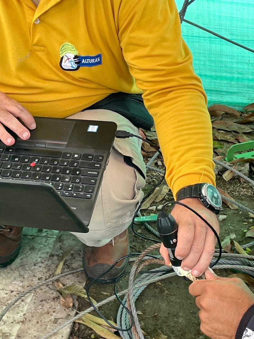 Inspección técnica de cable de acero con equipo digital