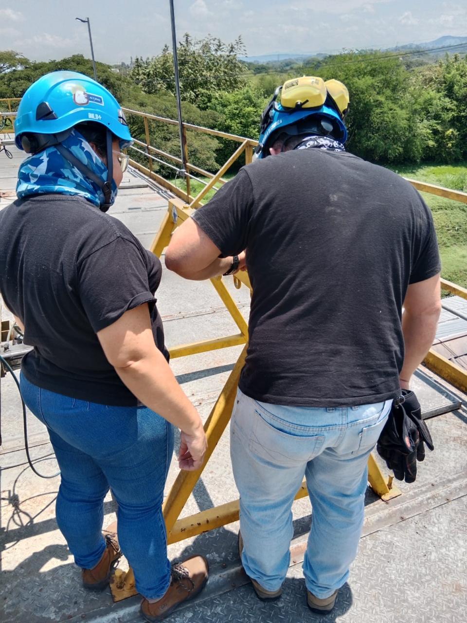 Supervisión de instalación en plataforma elevada